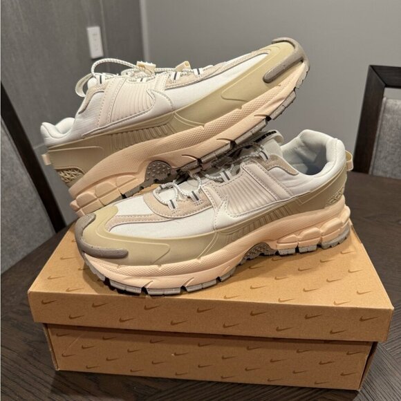 Nike Other - Nike Vomero Roam